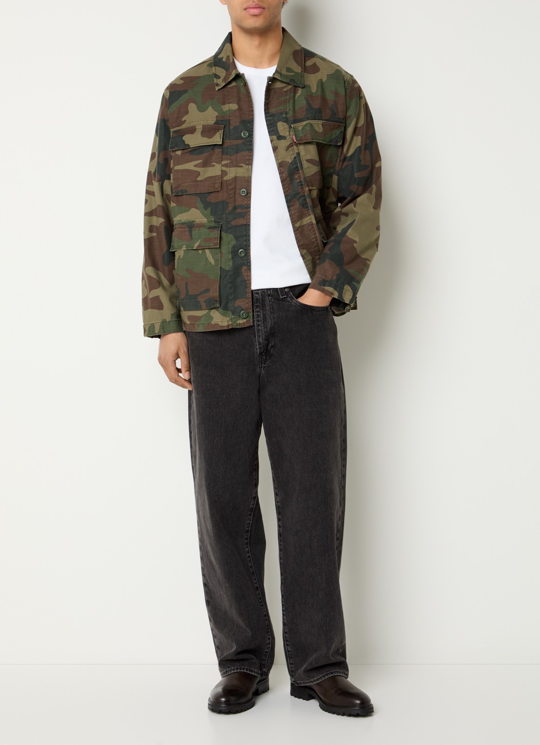 Levi's Frisko jack met camouflageprint en klepzakken - voorkant 3 legergroen
