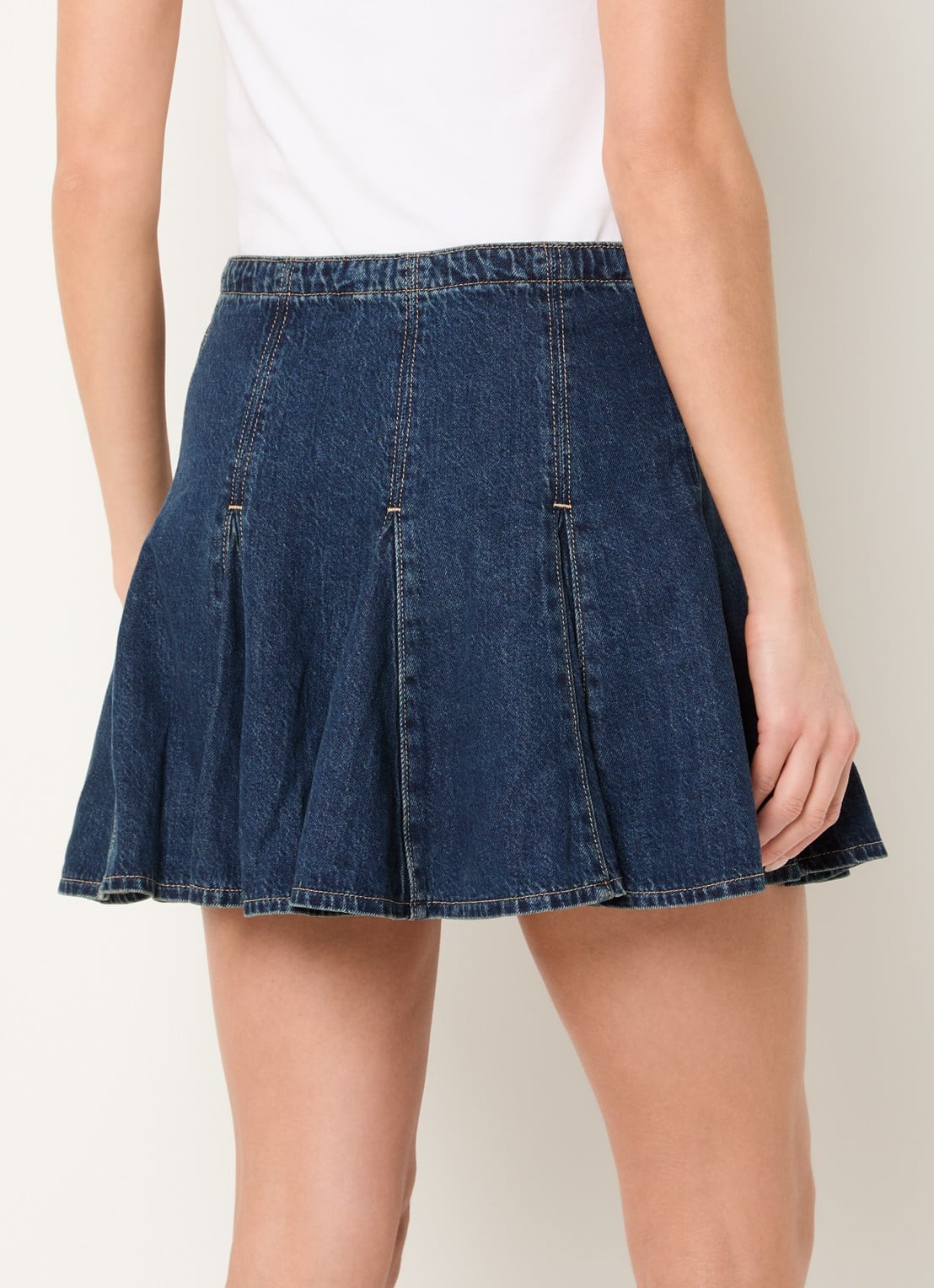 Levi's Godet mini spijkerrok met plooien - achterkant indigo