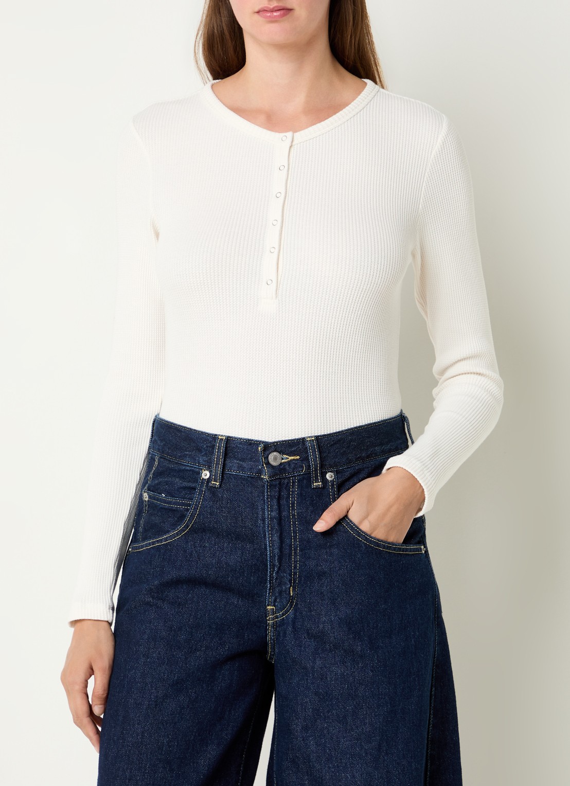 Levi's  Henley longsleeve met ribstructuur en logo - detail 2 beige