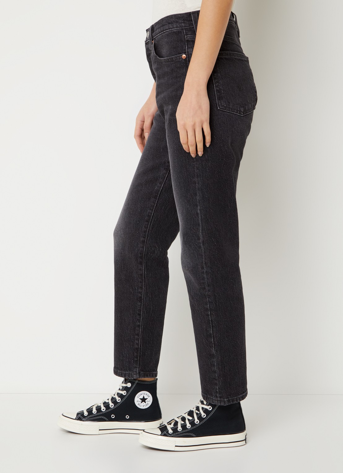 Levi's High waist cropped tapered jeans met gekleurde wassing - detail 3 zwart