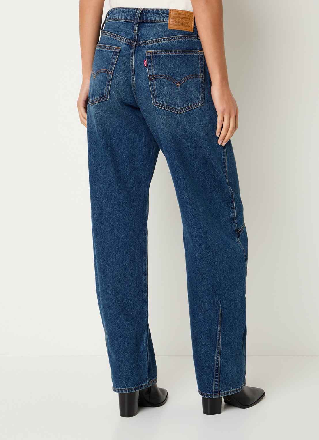 Levi's High waist straight leg jeans met donkere wassing - achterkant indigo