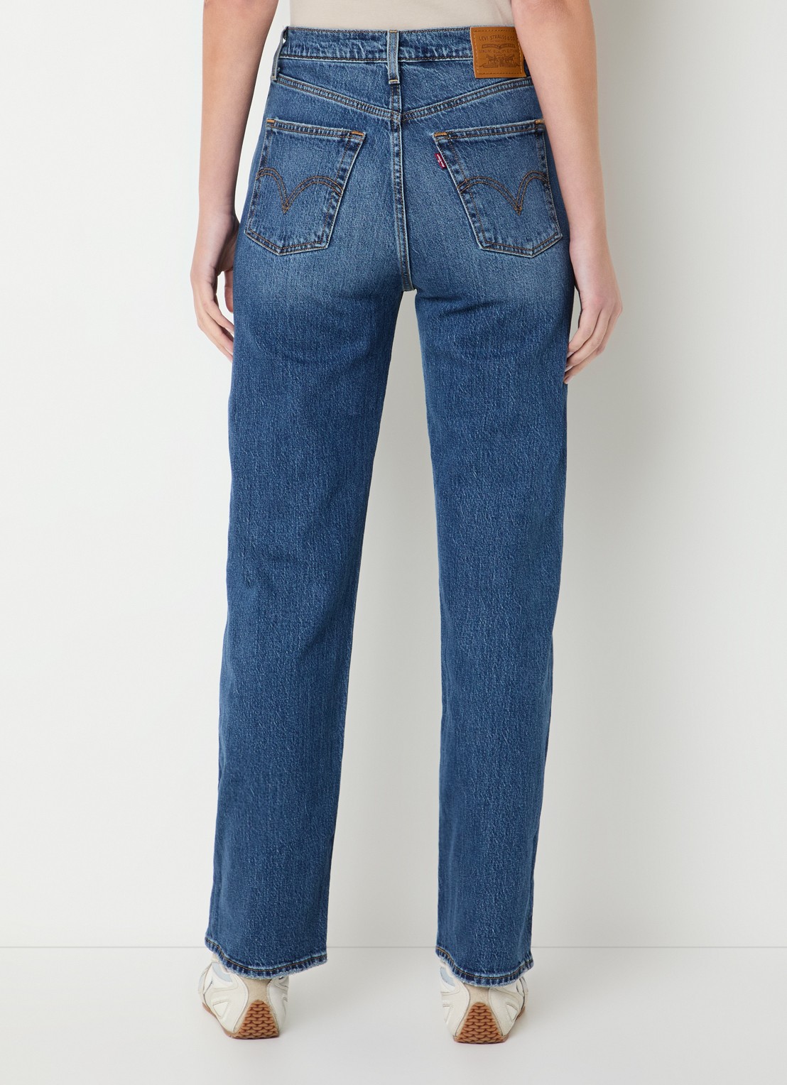Levi's High waist straight leg jeans met medium wassing - achterkant indigo