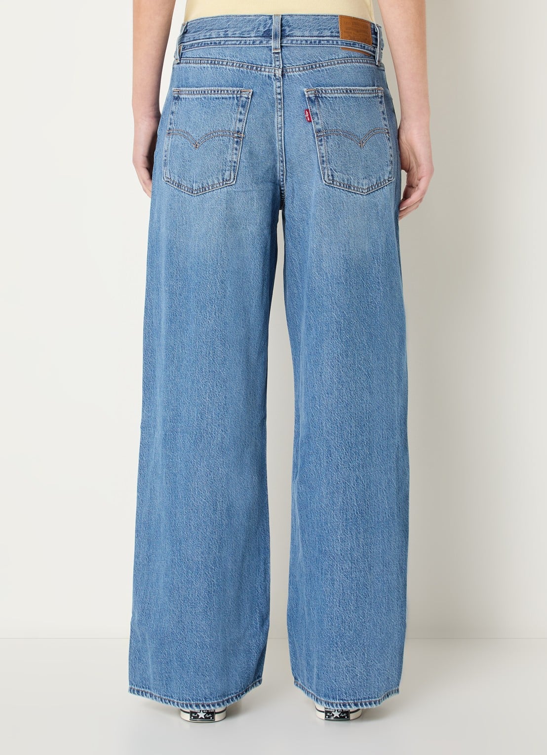 Levi's High waist straight leg jeans met medium wassing - achterkant indigo