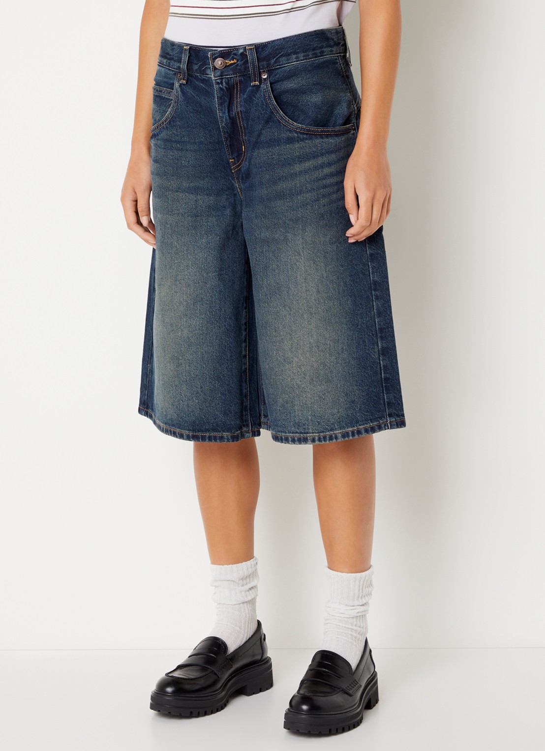 Levi's High waist wide fit korte broek van denim met donkere wassing - detail 2 indigo