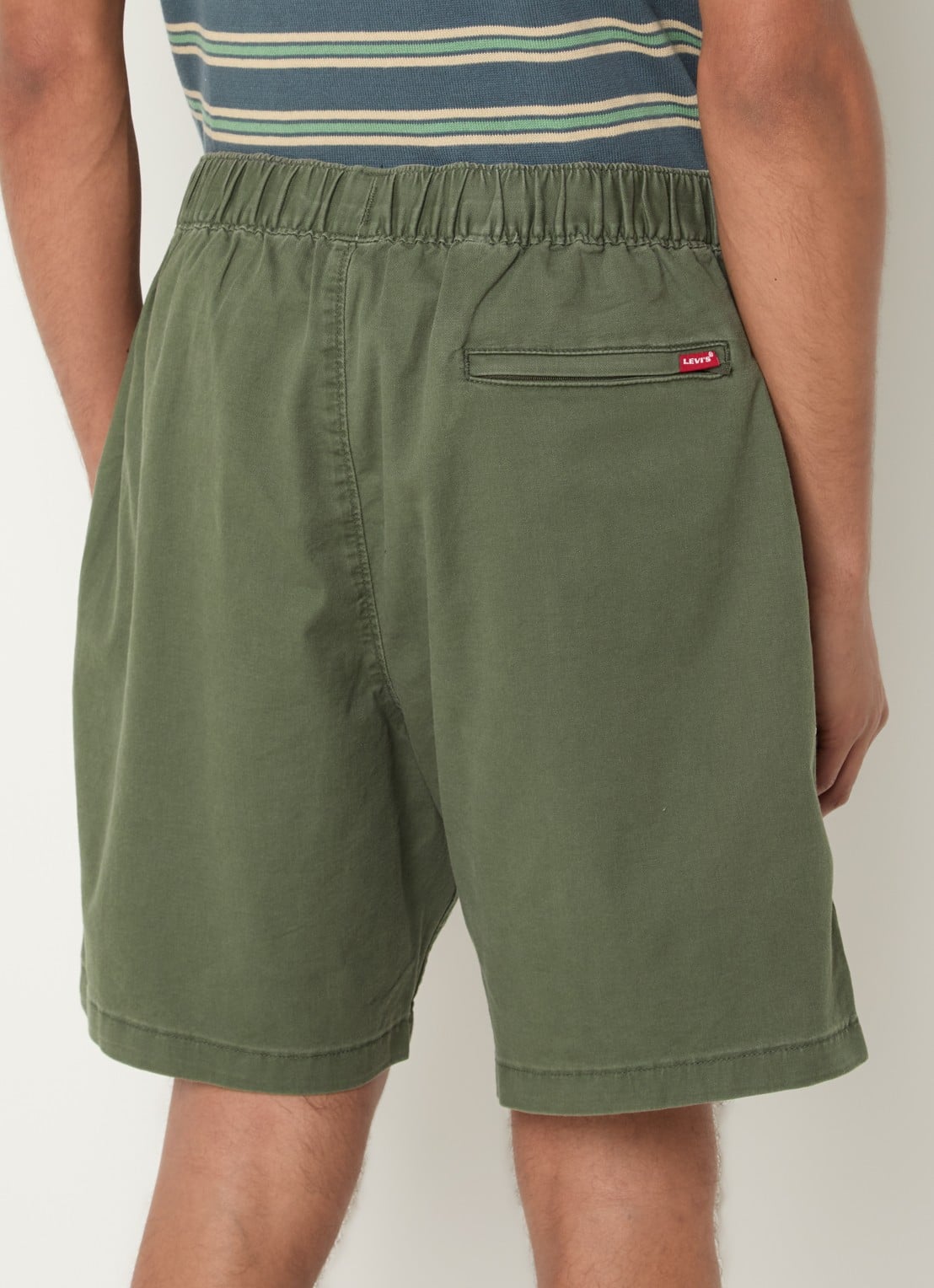 Levi's Loose fit korte broek in linnenblend met steekzakken - achterkant olijfgroen