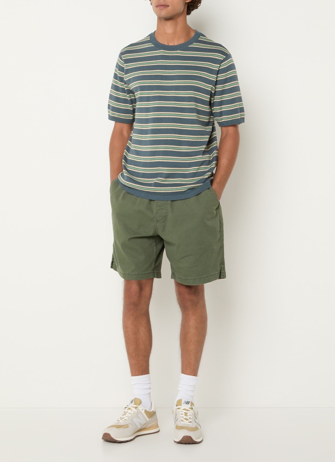 Levi's Loose fit korte broek in linnenblend met steekzakken - voorkant 4 olijfgroen