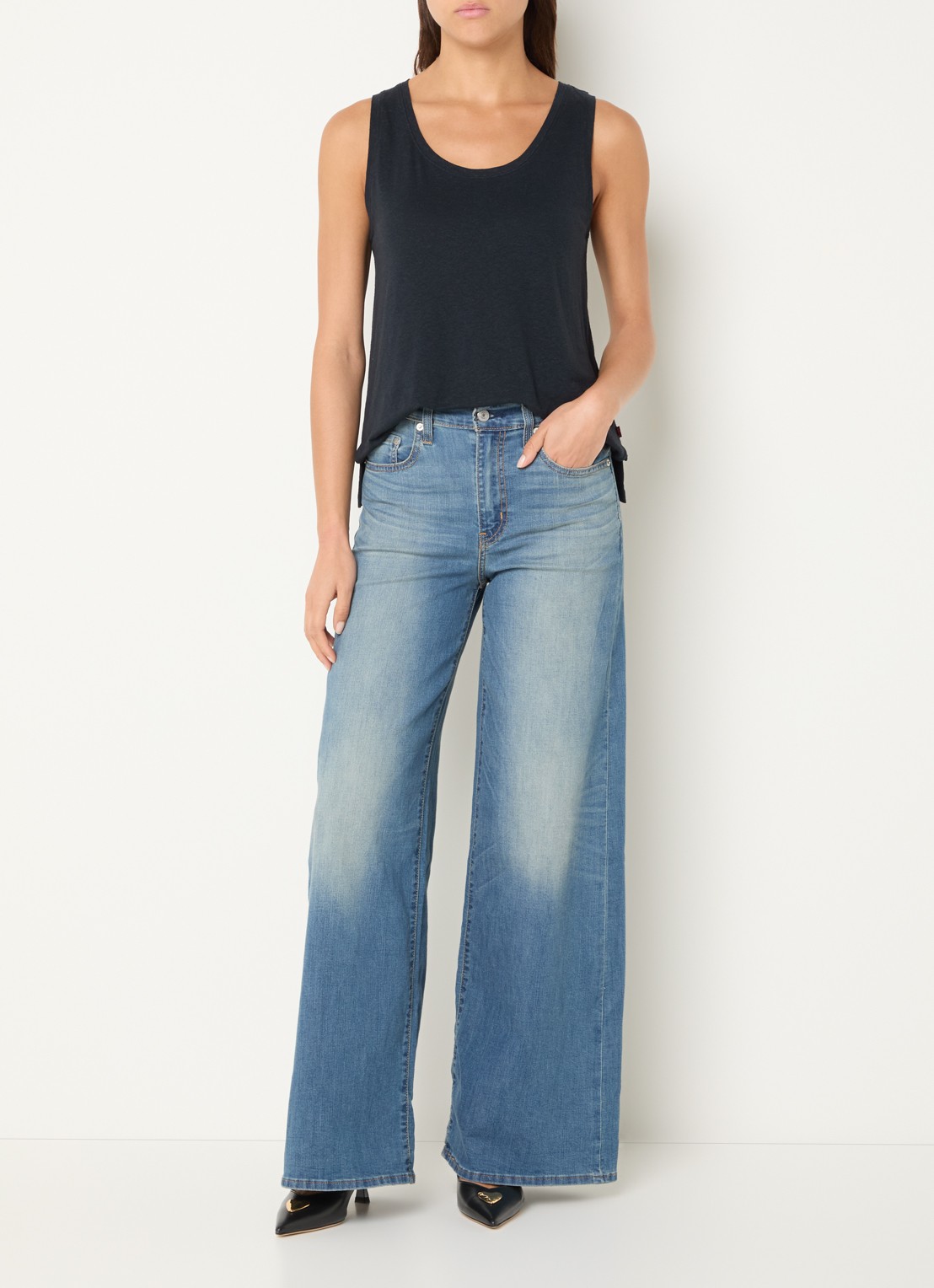 Levi's Lori tanktop in linnenblend - voorkant 2 zwart