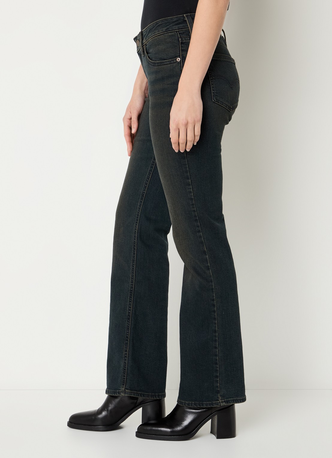 Levi's Low waist bootcut jeans met gekleurde wassing - detail 2 zwart