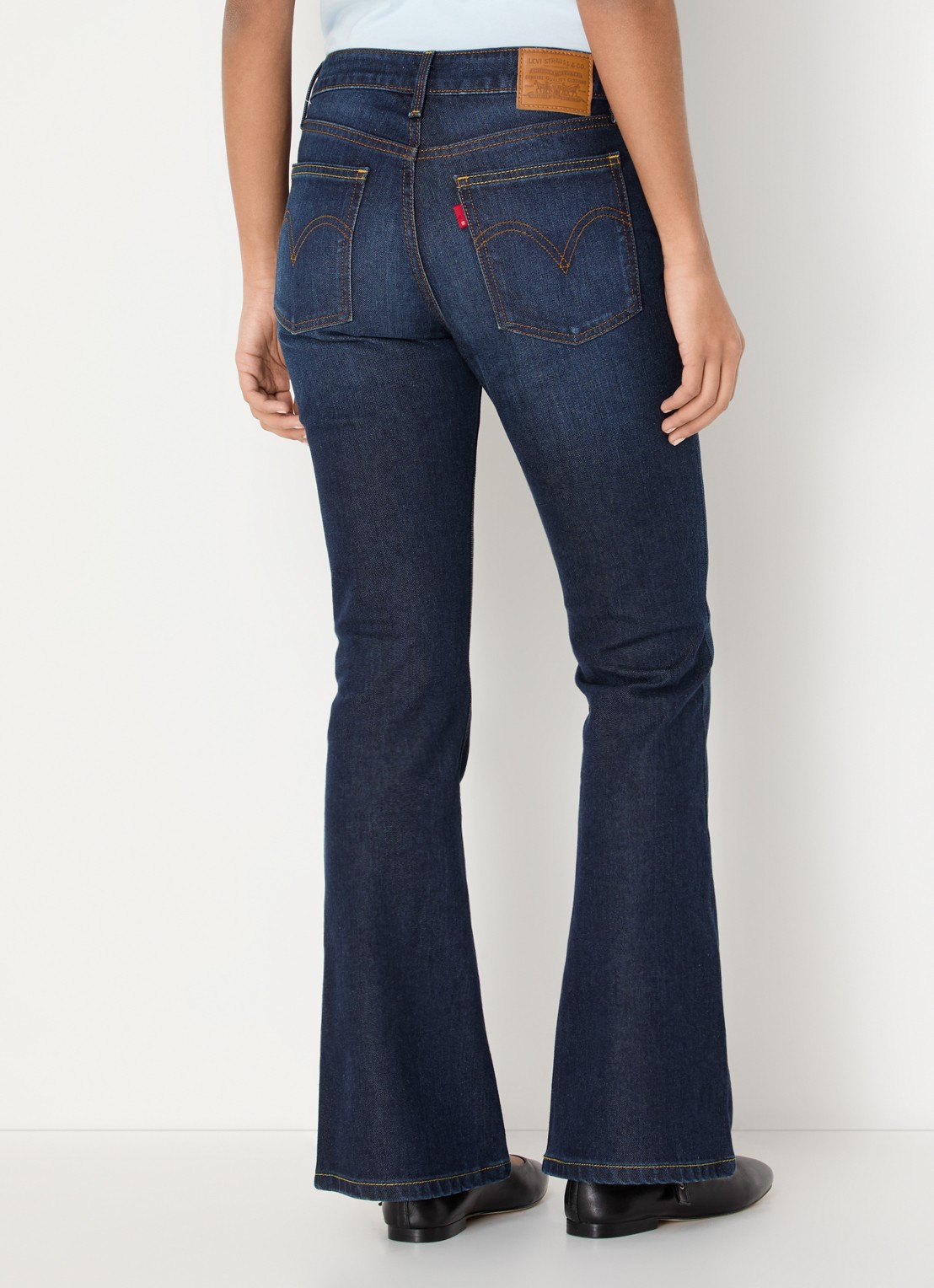 Levi's Low waist flared jeans met donkere wassing - achterkant 5 indigo