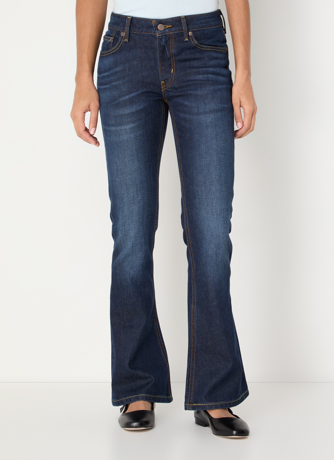 Levi's Low waist flared jeans met donkere wassing - detail 3 indigo