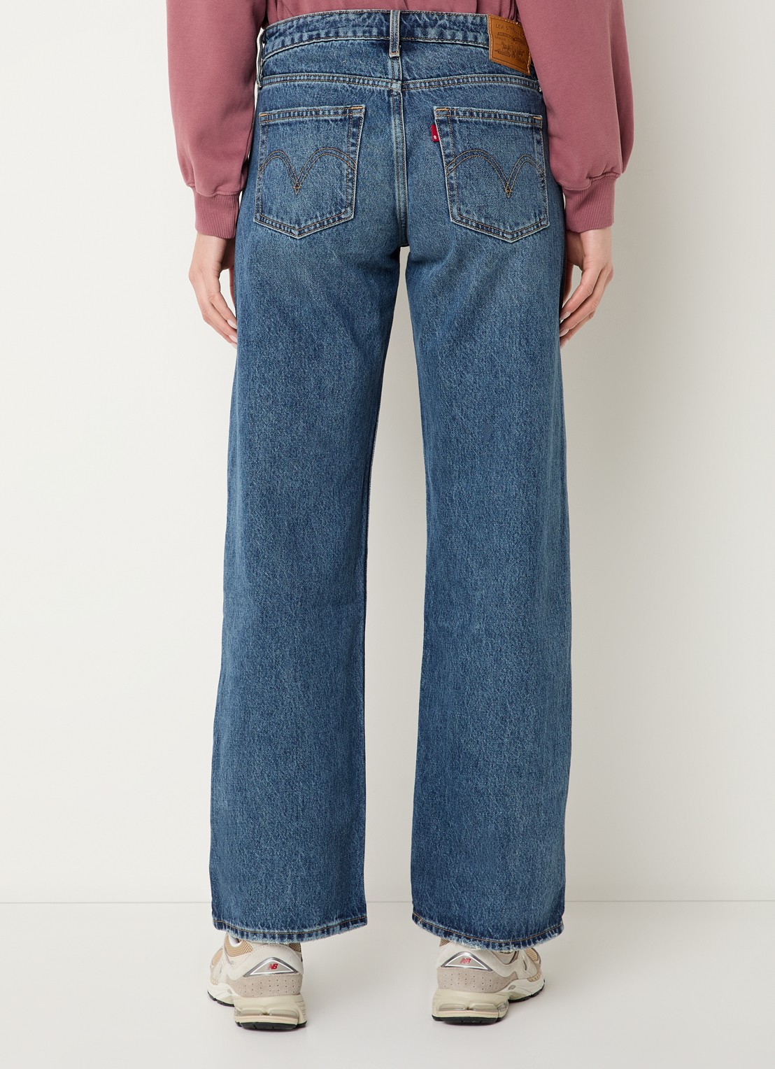 Levi's Low waist loose fit jeans met medium wassing - achterkant indigo
