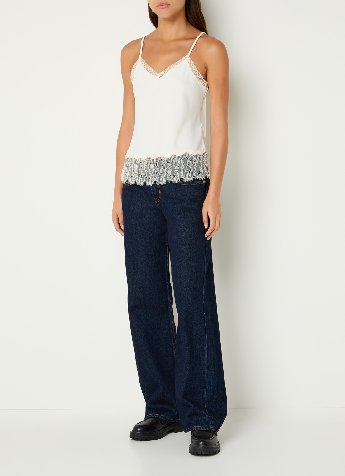 Levi's Lynn Cami top van satijn met details van kant - voorkant 4 gebroken wit