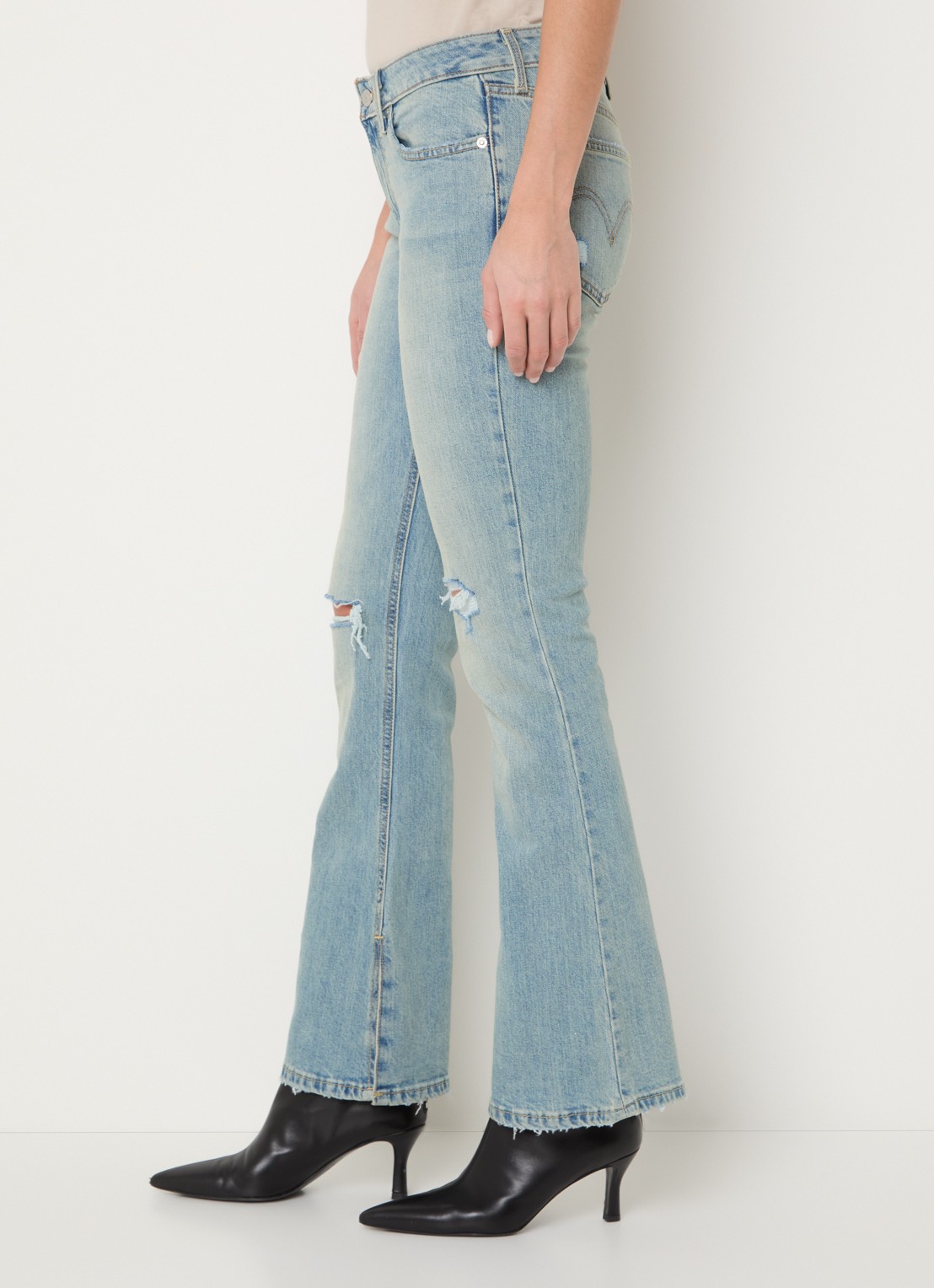 Levi's Mid waist bootcut jeans met lichte wassing en destroyed afwerking - detail 3 indigo