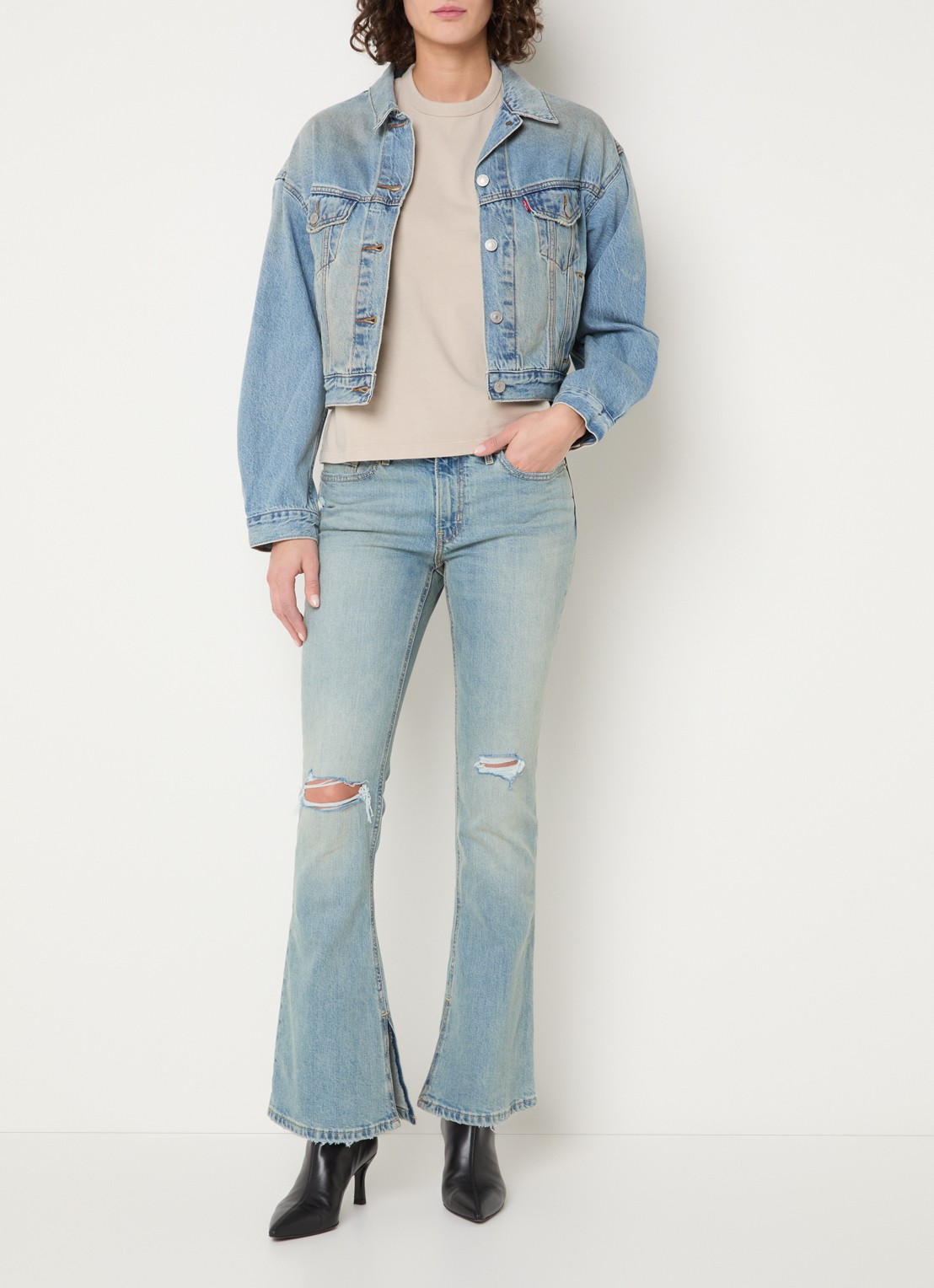 Levi's Mid waist bootcut jeans met lichte wassing en destroyed afwerking - voorkant 5 indigo