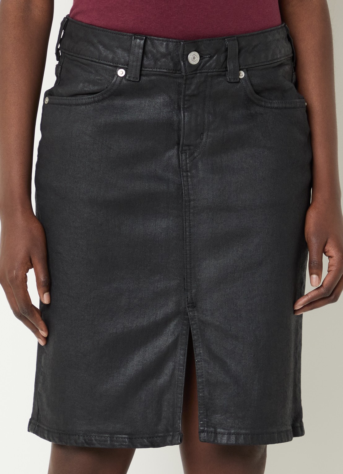 Levi's Midi spijkerrok met split en glanzende finish - detail zwart