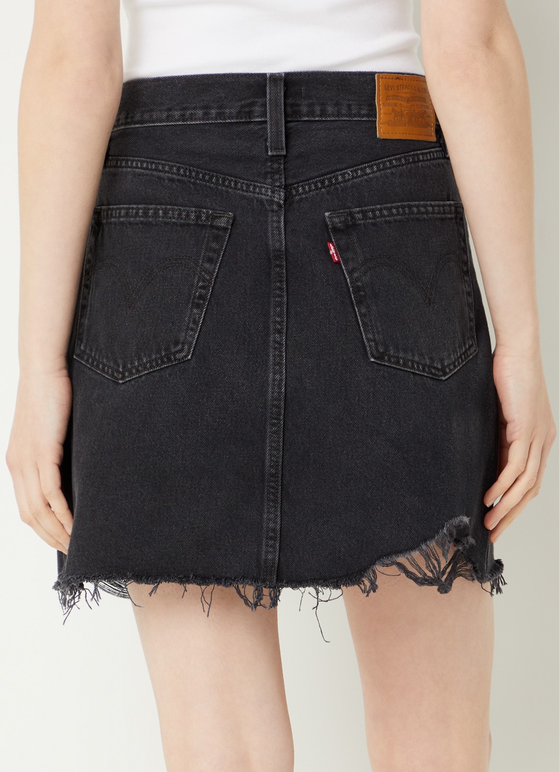 Levi's Mini spijkerrok met destroyed afwerking - achterkant 3 antraciet