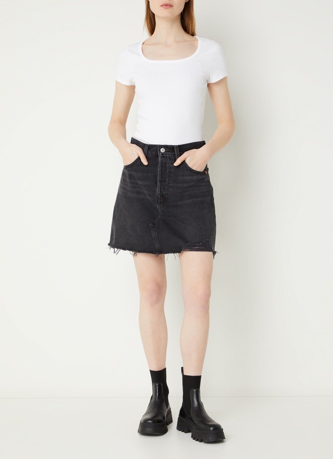 Levi's Mini spijkerrok met destroyed afwerking - voorkant 2 antraciet