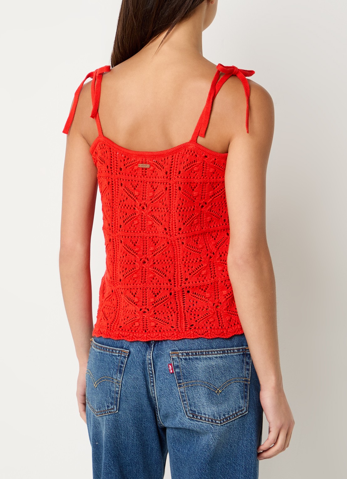 Levi's Mouwloze top met opengwerkt dessin - achterkant rood