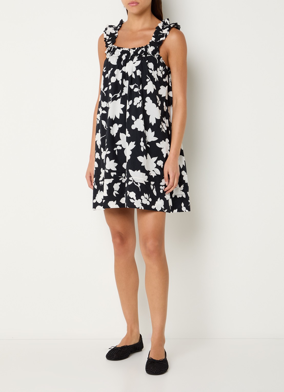 Levi's Regina mini jurk met bloemenprint - voorkant 4 zwart
