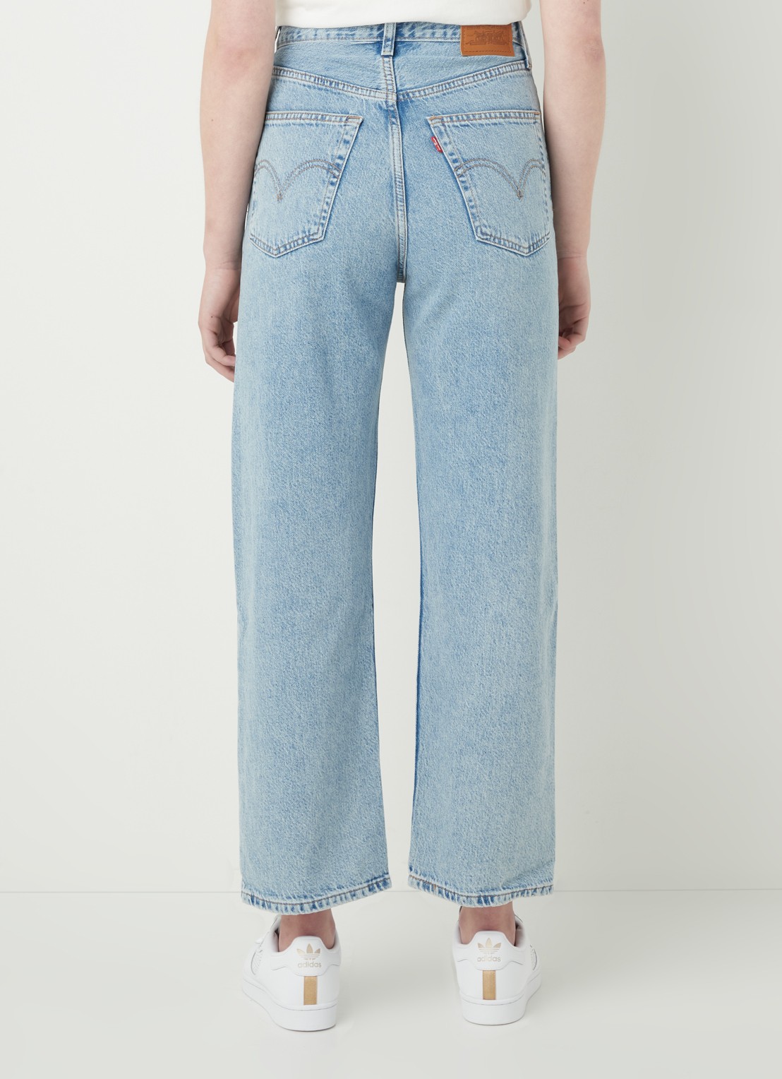 Levi's Ribcage high waist cropped straight leg jeans met lichte wassing - achterkant 5 indigo