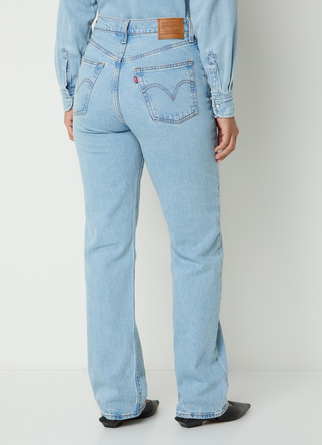 Levi's Ribcage high waist slim fit jeans met lichte wassing - achterkant 5 indigo
