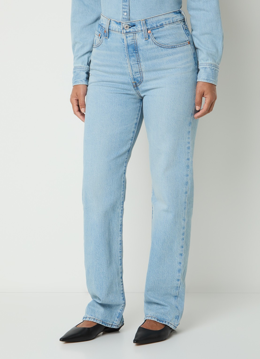 Levi's Ribcage high waist slim fit jeans met lichte wassing - detail 3 indigo