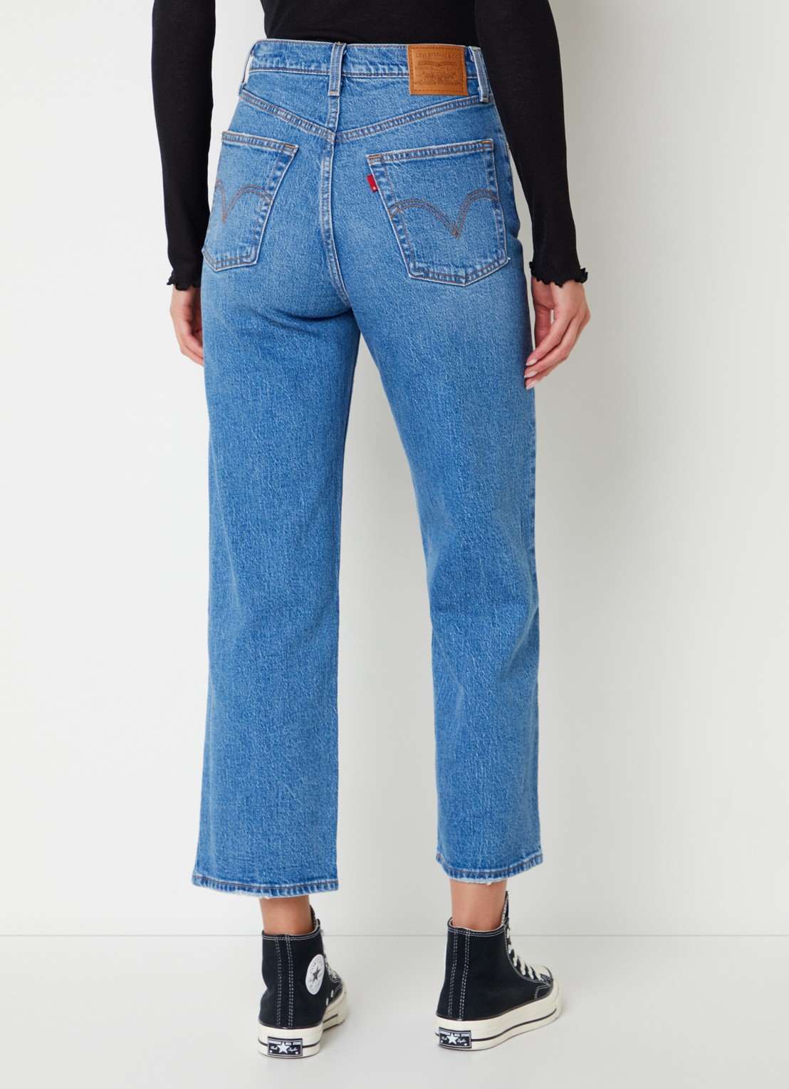 Levi's Ribcage high waist straight leg cropped jeans met medium wassing - achterkant indigo