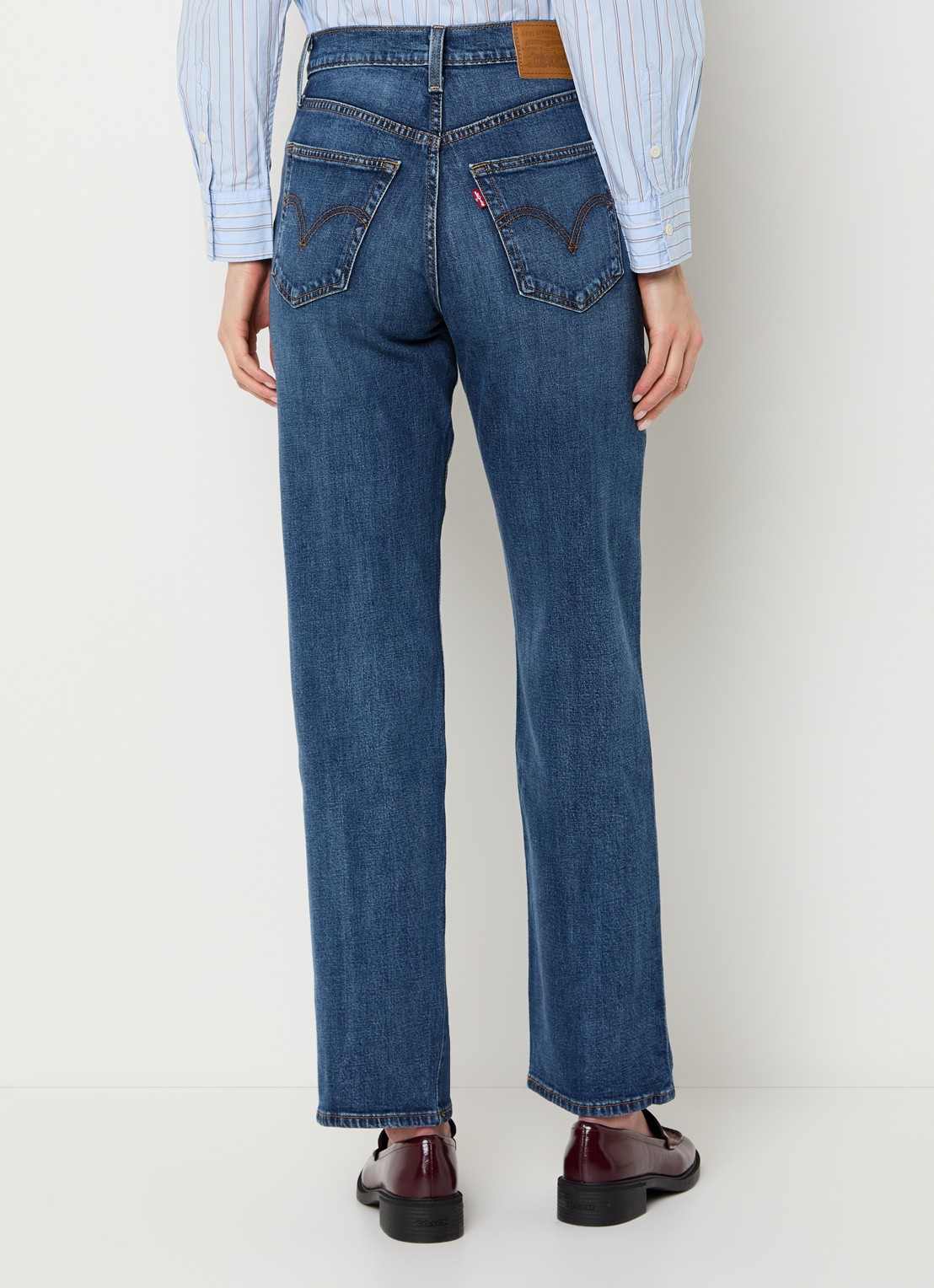 Levi's Ribcage high waist straight leg jeans met medium wassing - achterkant 3 indigo