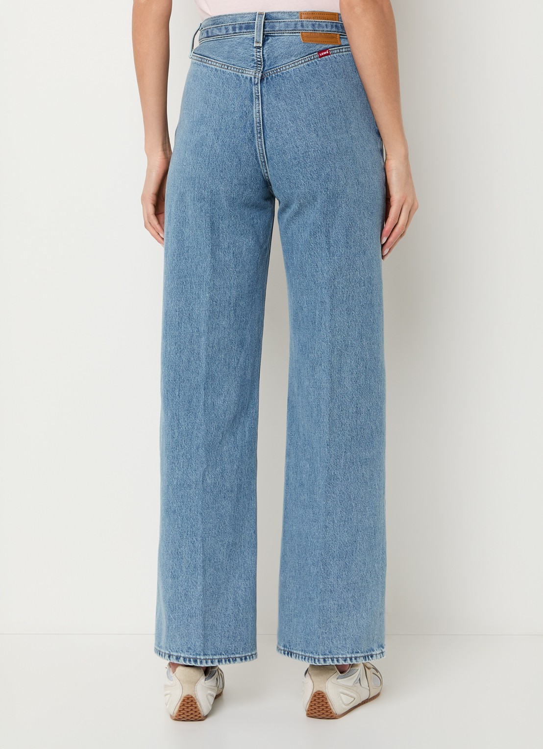 Levi's Ribcage high waist wide jeans met medium wassing - achterkant 5 indigo