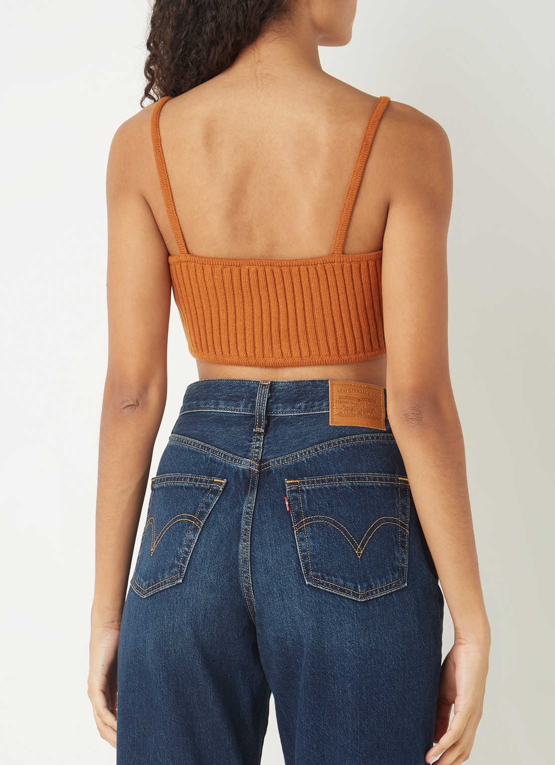 Levi's Ribgebreide crop top in wolblend - achterkant 2 roestbruin