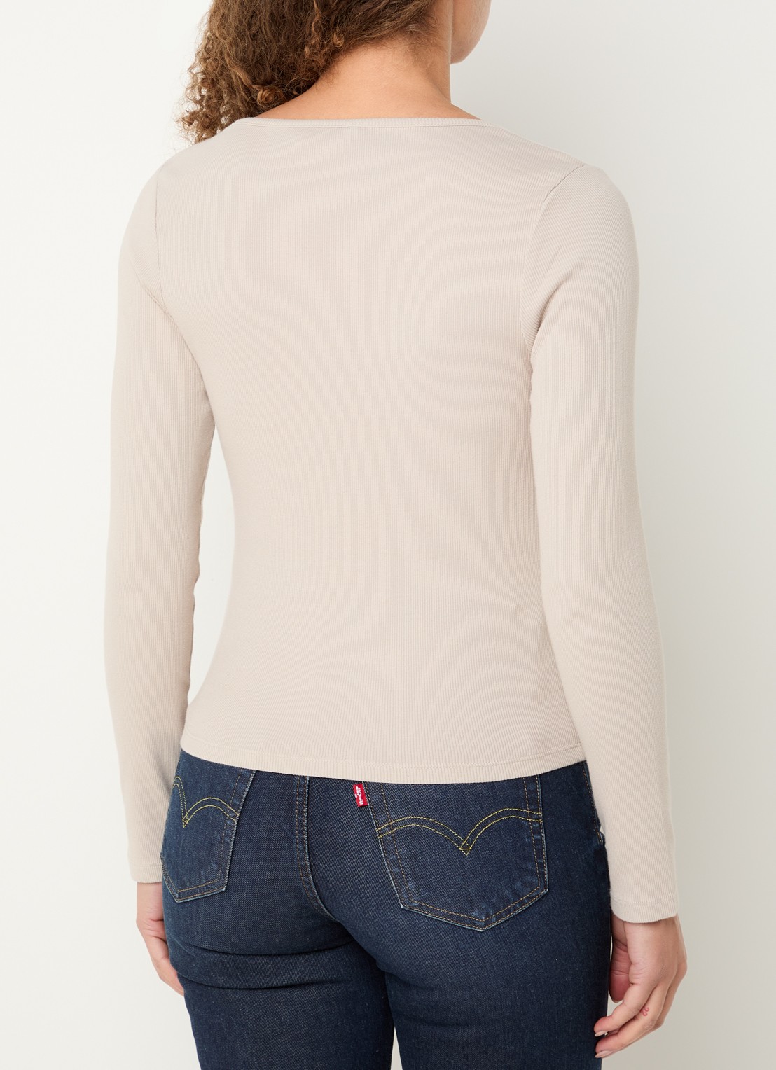 Levi's Ribgebreide longsleeve met rechthoekige hals - achterkant 3 zand