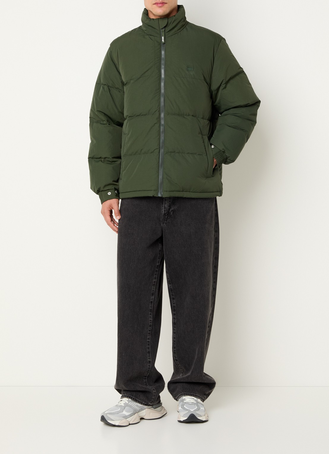 Levi's Rockridge puffer jack met donsvulling en afneembare capuchon - voorkant 2 donkergroen