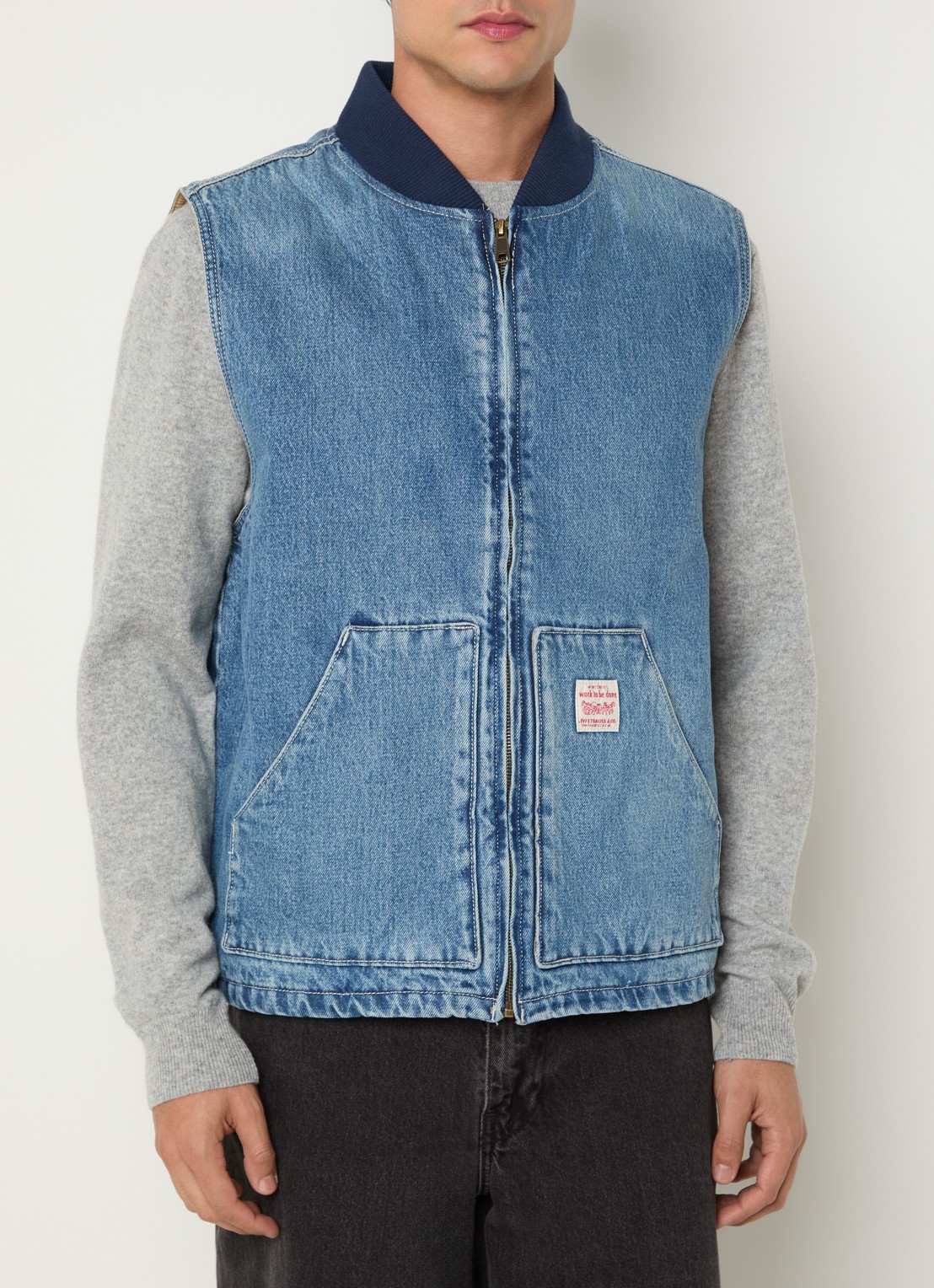 Levi's Sansome bodywarmer van denim met logo - detail indigo