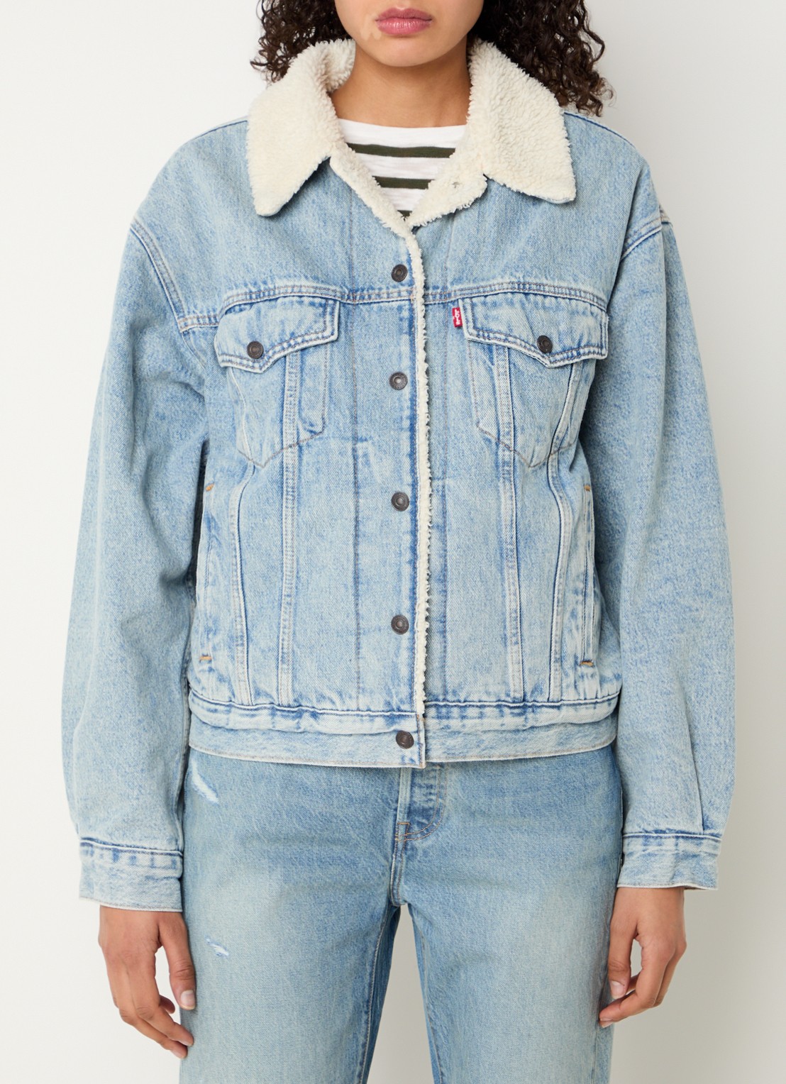 Levi's Sherpa spijkerjas met teddy voering en steekzakken - detail 4 lichtblauw