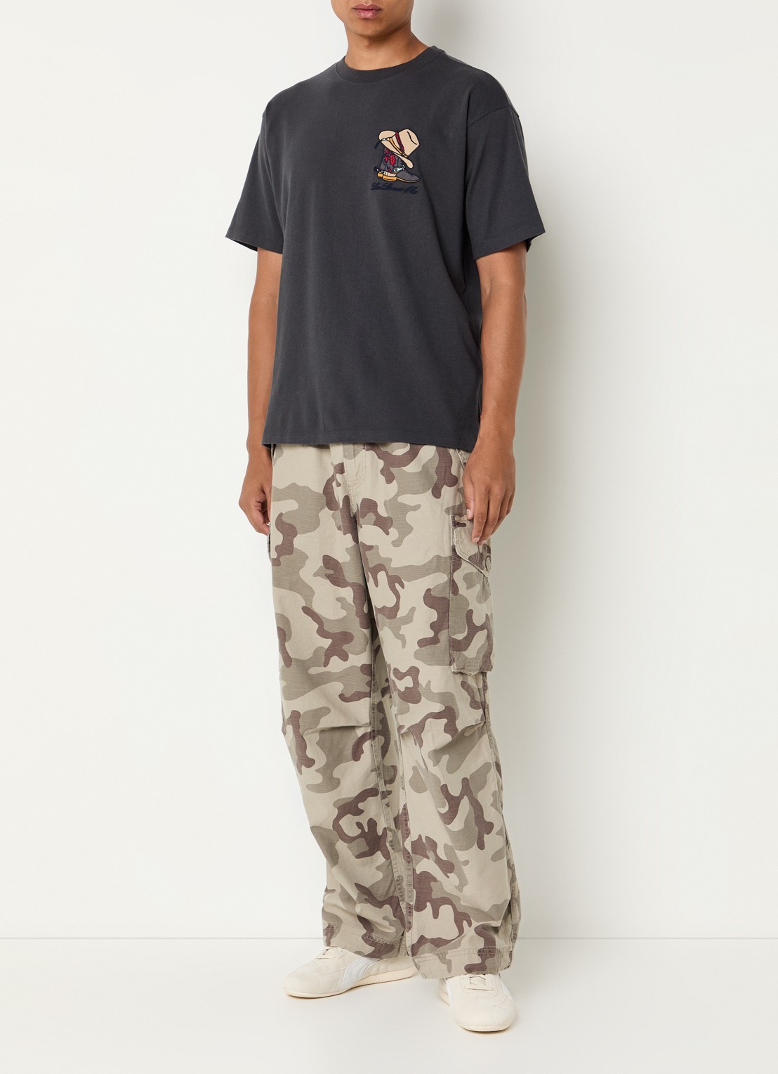 Levi's T-shirt met borduring - voorkant 2 donkergrijs