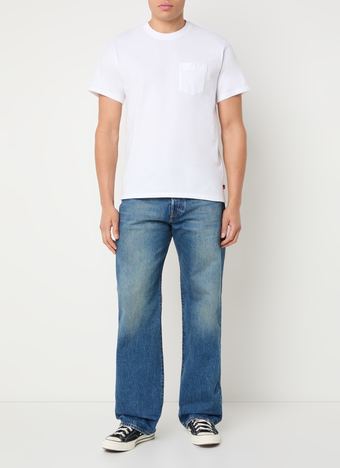 Levi's T-shirt met borstzak - voorkant 4 wit