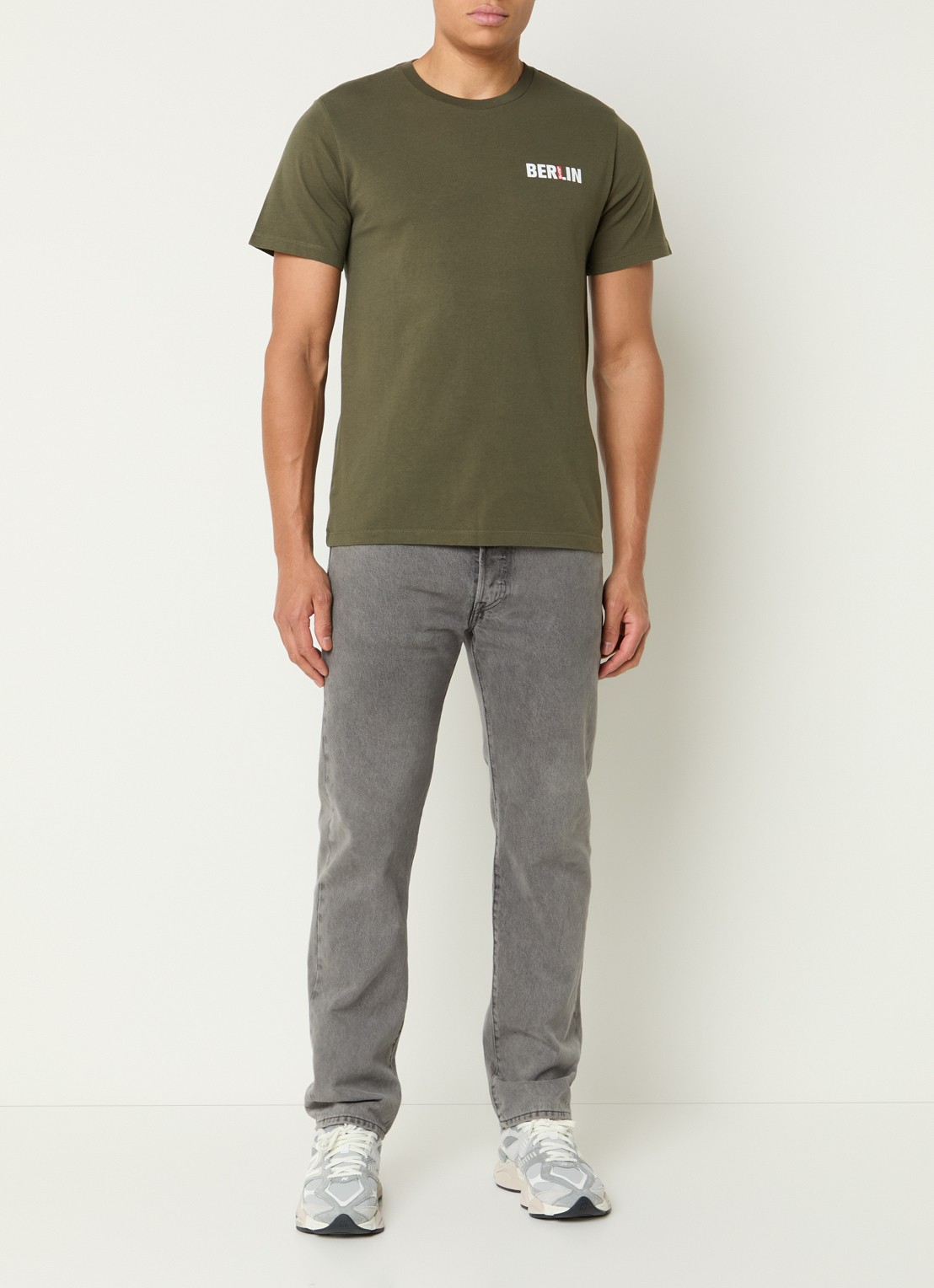 Levi's T-shirt met logo - voorkant 2 legergroen
