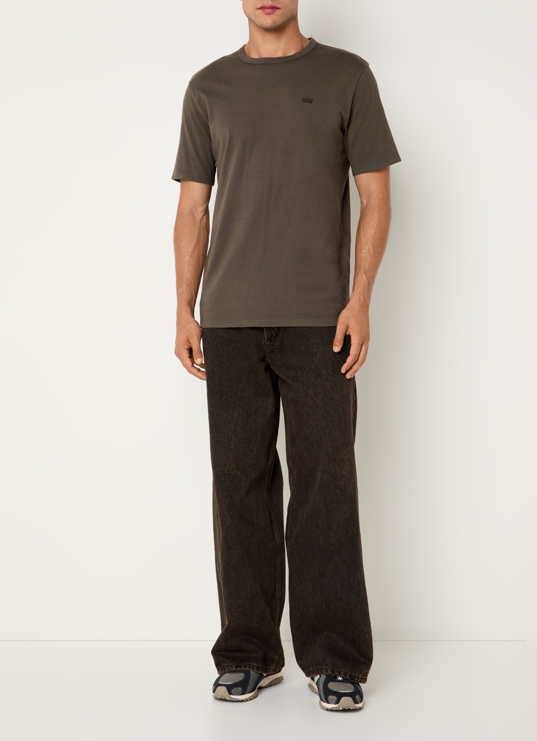 Levi's T-shirt met logo - voorkant 4 olijfgroen