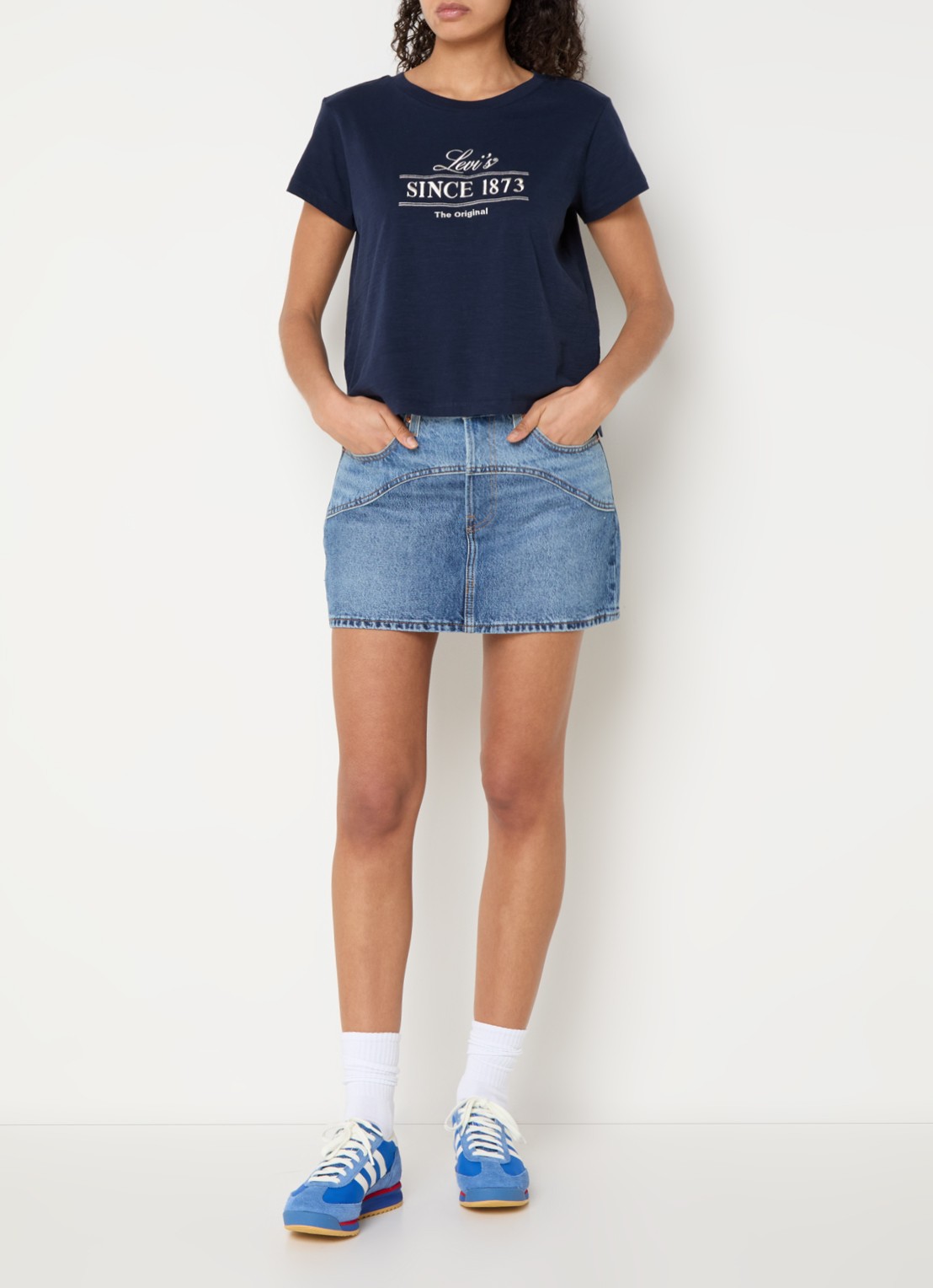 Levi's T-shirt met logoborduring - voorkant 2 donkerblauw