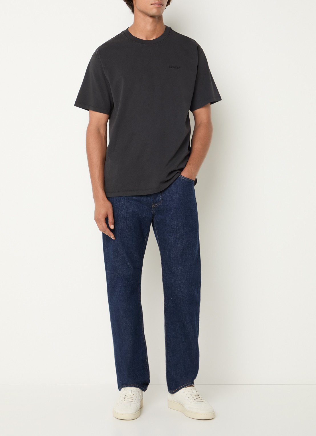 Levi's T-shirt met logoborduring - voorkant 2 zwart