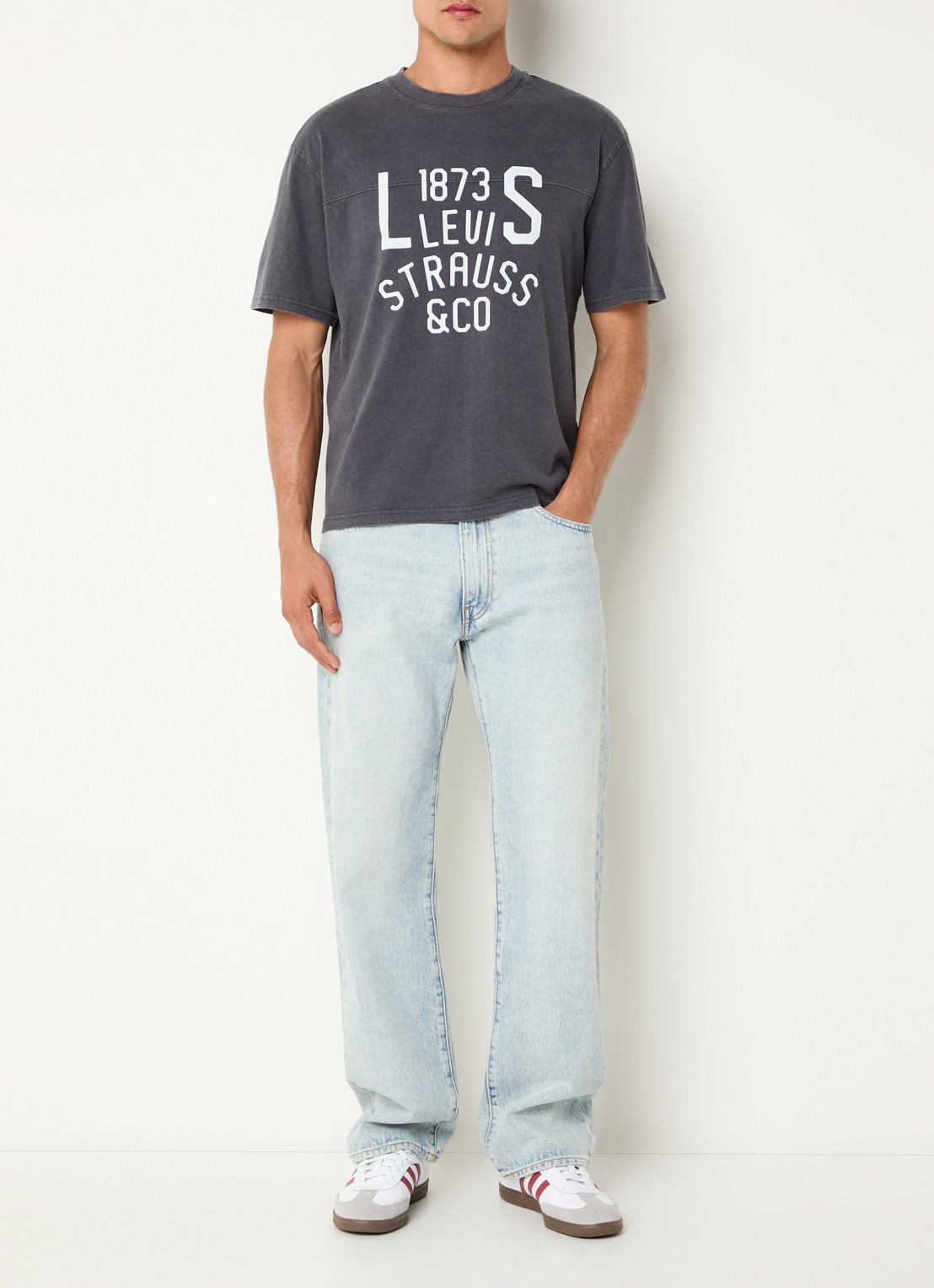 Levi's T-shirt met logoprint - voorkant 2 donkergrijs