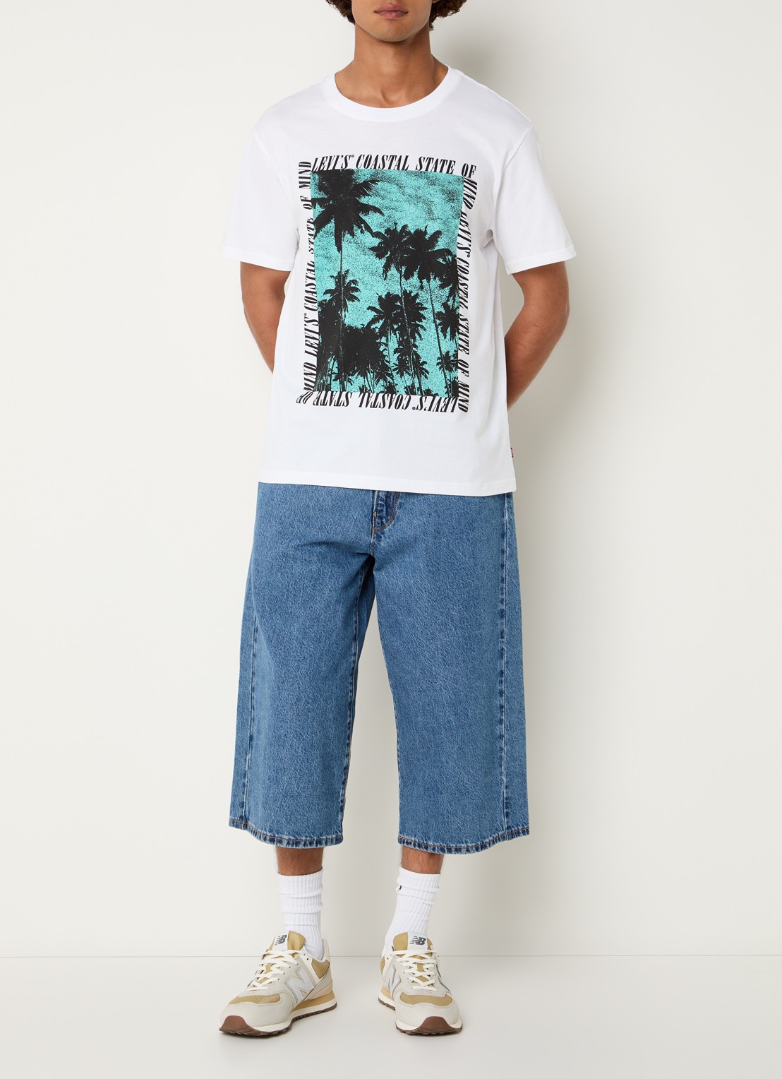 Levi's T-shirt met logoprint - voorkant 3 wit