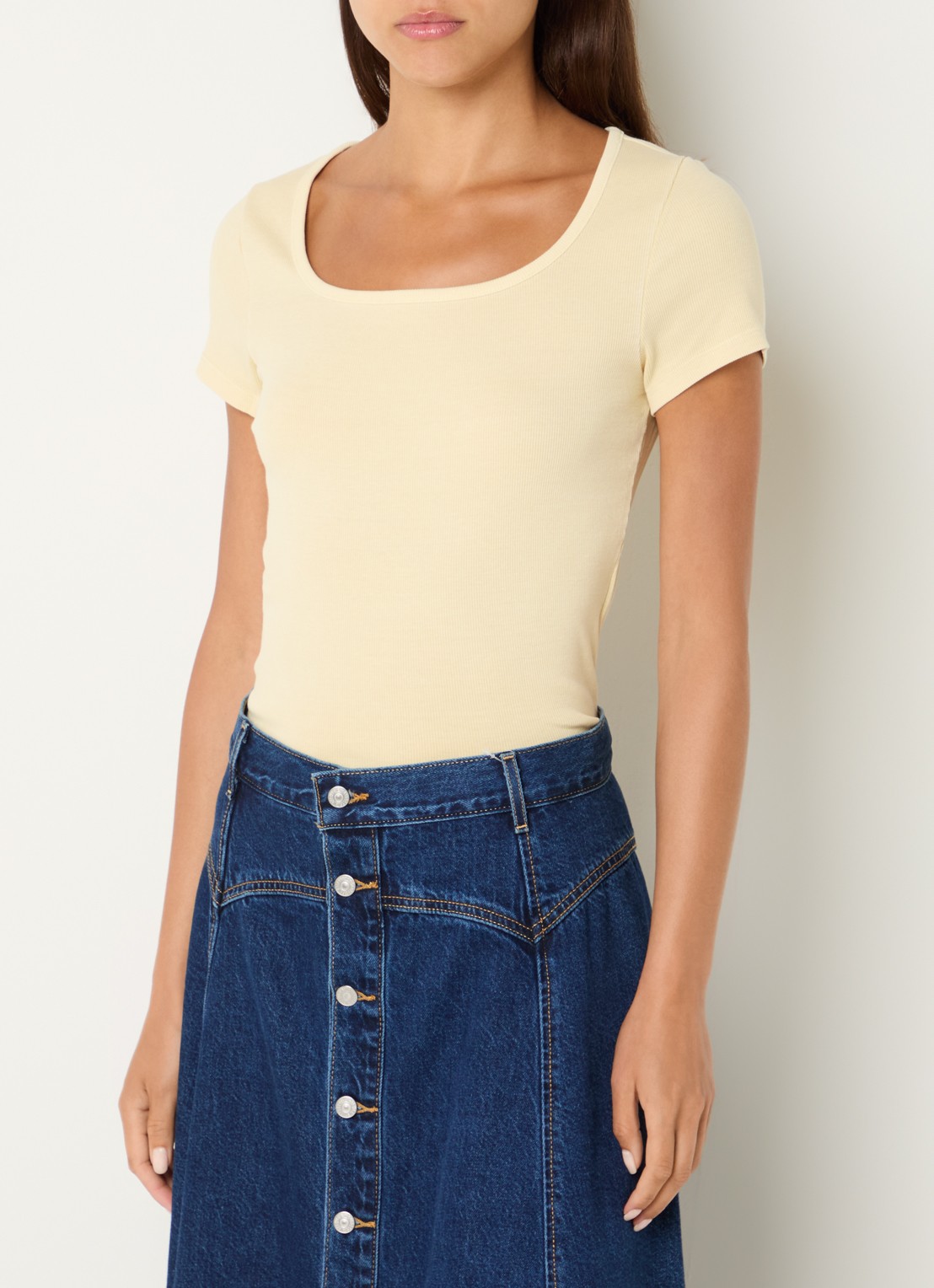Levi's T-shirt met rechthoekige hals - detail 2 lichtgeel