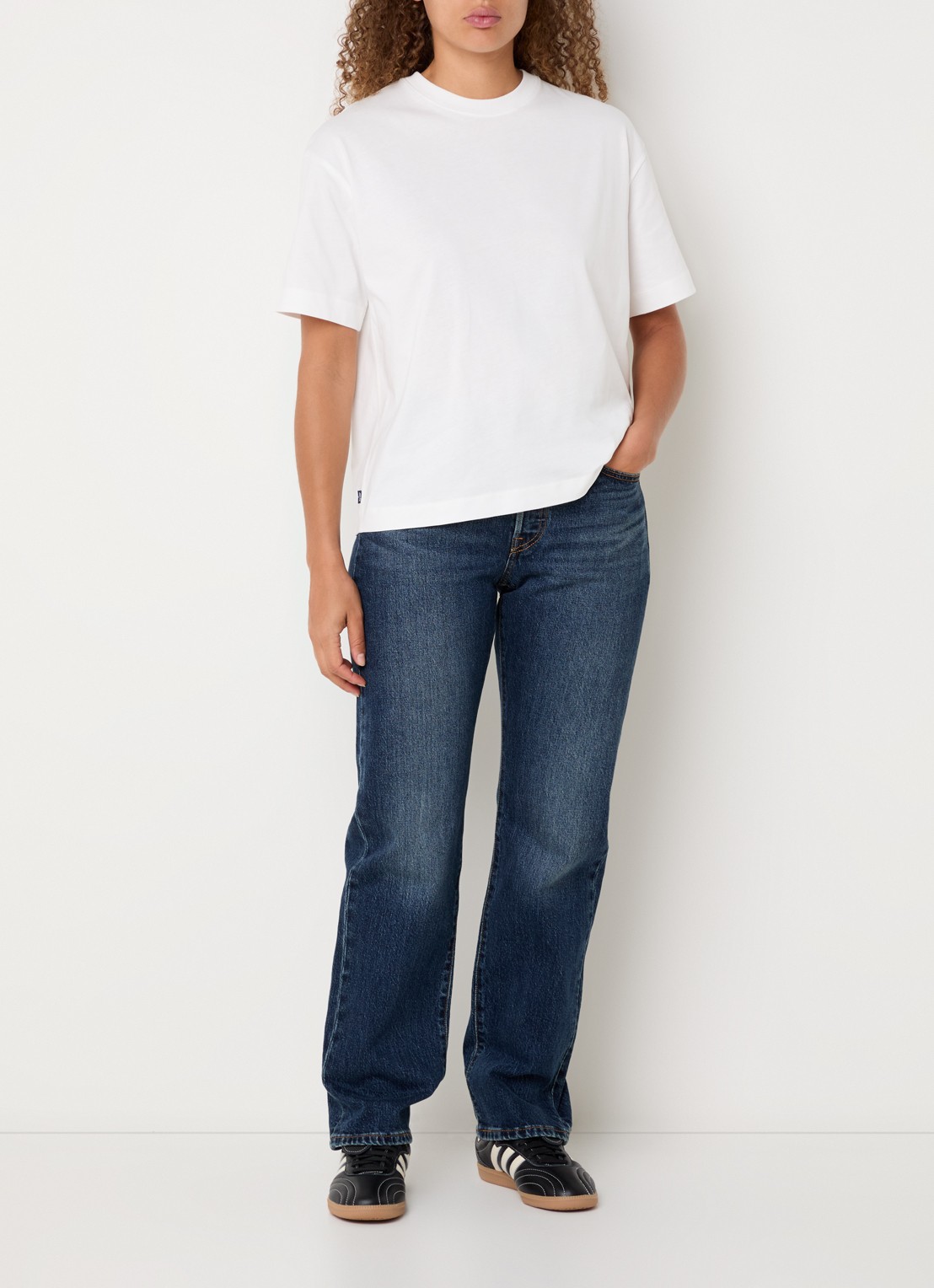 Levi's T-shirt met ronde hals - voorkant 2 beige