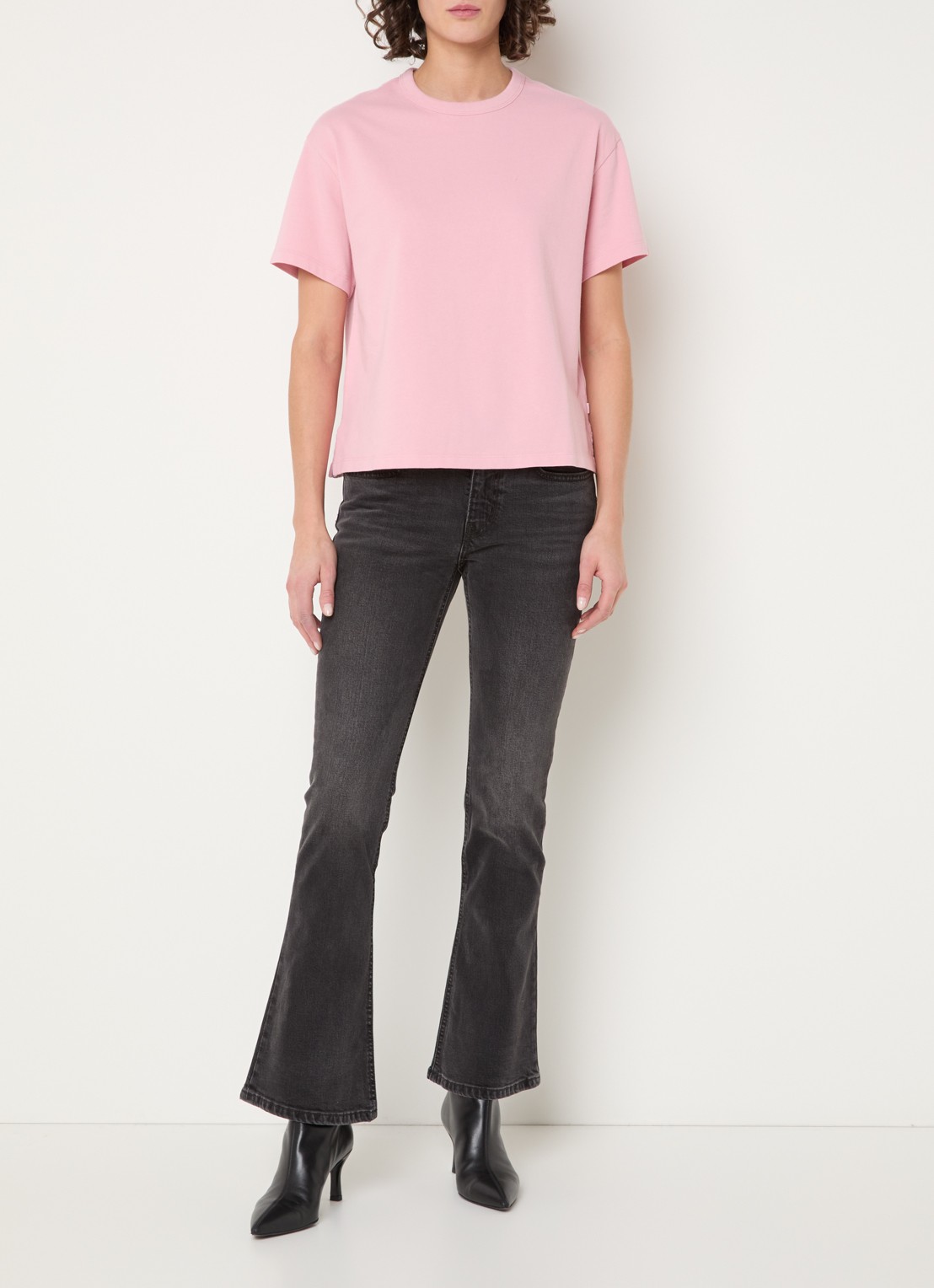 Levi's T-shirt met ronde hals - voorkant 3 lichtroze