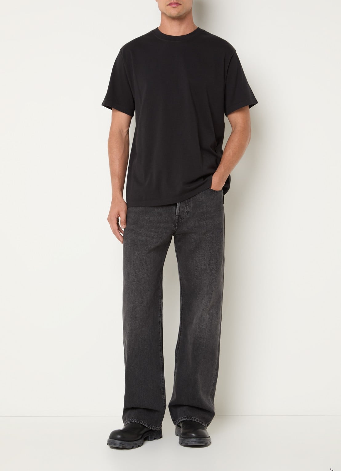 Levi's T-shirt met ronde hals - voorkant 2 zwart