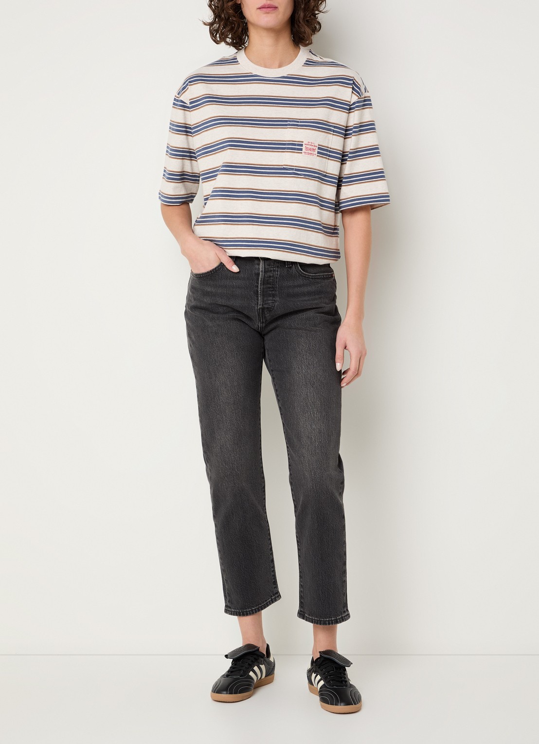 Levi's T-shirt met streepprint - voorkant 4 beige