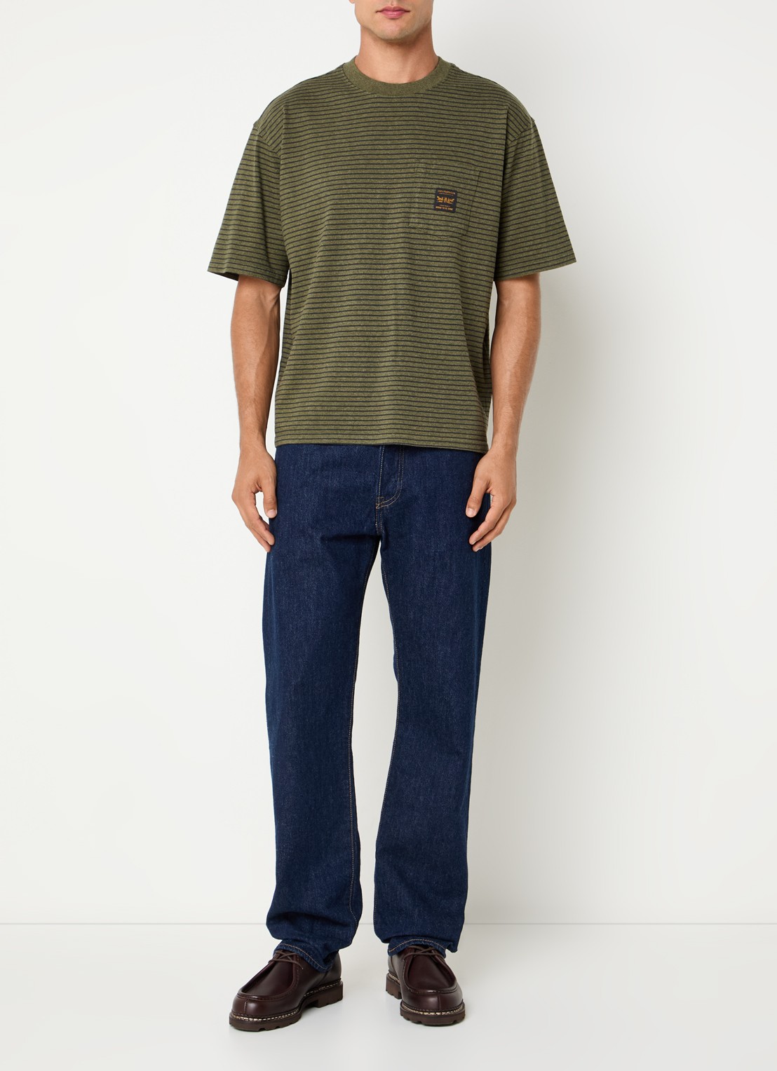 Levi's T-shirt met streepprint - voorkant 3 bronsgroen