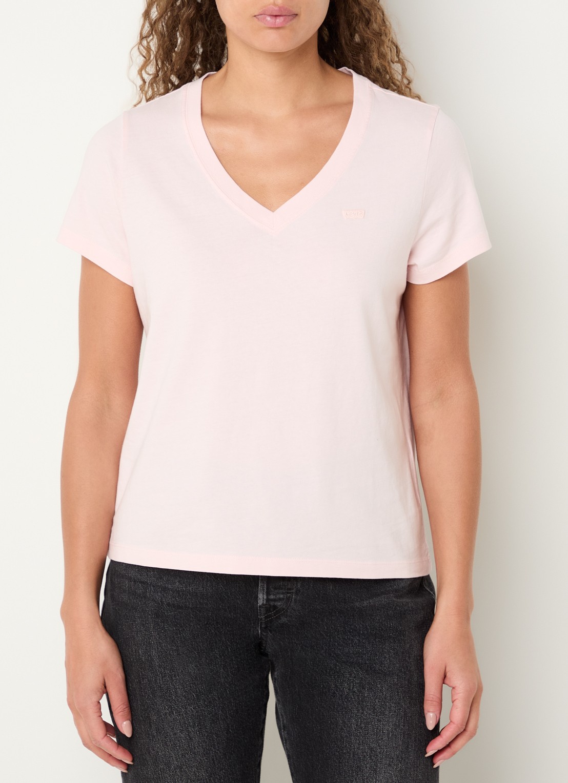 Levi's T-shirt met V-hals - detail 3 lichtroze