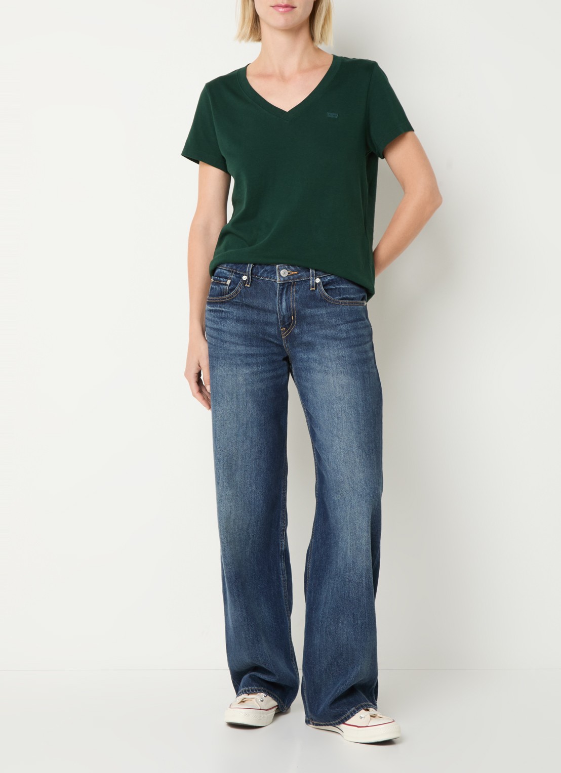 Levi's T-shirt met V-hals - voorkant 2 groen